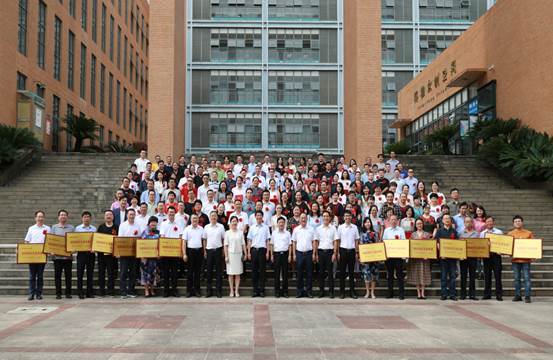 说明: E:\办公资料\照片与视频\海燕政策研究论坛线路1工作图片\2020年\9月\10日——庆祝第36教师节\精选图片\330A5172.JPG