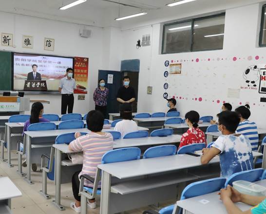 说明: E:\办公资料\照片与视频\海燕政策研究论坛线路1工作图片\2020年\5月\8日——校领导看望毕业班学生上第一课\精选图片\用\330A3541.JPG