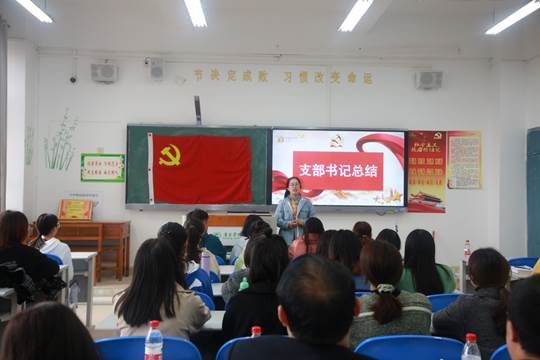 说明: E:\办公资料\照片与视频\海燕政策研究论坛线路1工作图片\2020年\10月\15日——赵福菓副书记参加马院学生党支部党日活动\精选图片\AB3A0153.JPG