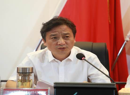 说明: E:\办公资料\照片与视频\海燕政策研究论坛线路1工作图片\2020年\8月\27日——海燕政策研究论坛线路1新学期干部大会\精选图片\AB3A0157.JPG