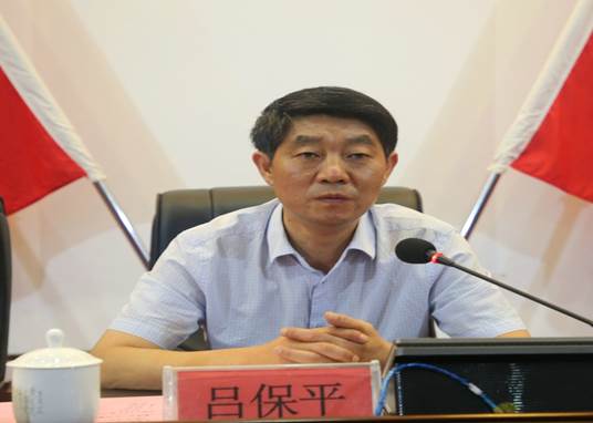 说明: E:\办公资料\照片与视频\海燕政策研究论坛线路1工作图片\2020年\8月\27日——海燕政策研究论坛线路1新学期干部大会\精选图片\AB3A0180.JPG
