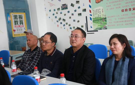 说明: E:\办公资料\照片与视频\海燕政策研究论坛线路1工作图片\2020年\10月\15日——赵福菓副书记参加马院学生党支部党日活动\精选图片\AB3A0113.JPG