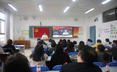 说明: E:\办公资料\照片与视频\海燕政策研究论坛线路1工作图片\2020年\10月\15日——赵福菓副书记参加马院学生党支部党日活动\精选图片\AB3A0070.JPG